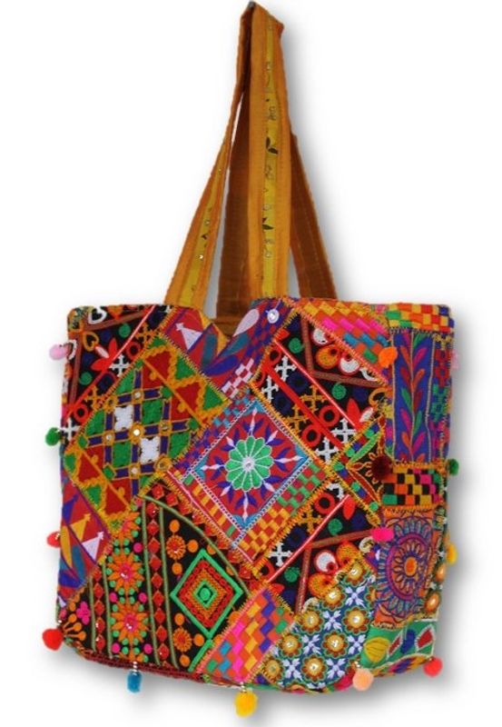 Fargerik veske patchwork broderier